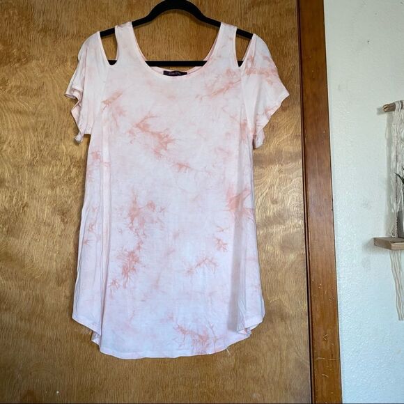 🍄 Cold Shoulder Tie Dye Pink and White Tee - Picture 2 of 4